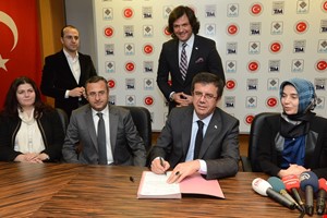 DENİB'de Bir İlk... Tarihi İmza Bakan ZEYBEKCİ'den...