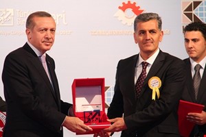 FREKANS MAKİNE Ödülünü Sayın Başbakanımızdan Aldı.