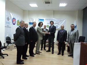 PAÜ TEKNOKENT' in Önceki Genel Müdürü HALDENBİLEN 'e Plaketini KOCASERT Takdim Etti