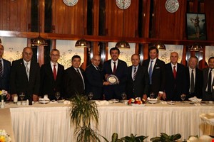 TİM Heyeti' nin Eski Ekonomi Bakanı Sn. Nihat ZEYBEKCİ' ye Teşekkür Yemeği